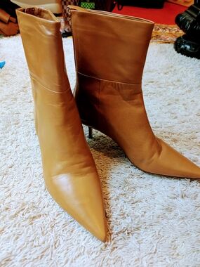 Beautiful Tamara Mellon Tan Leather Ankle Boots Size 40 NWOT